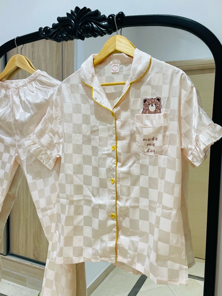 Pyjama satiné nacré JAMAIS PORTÉ