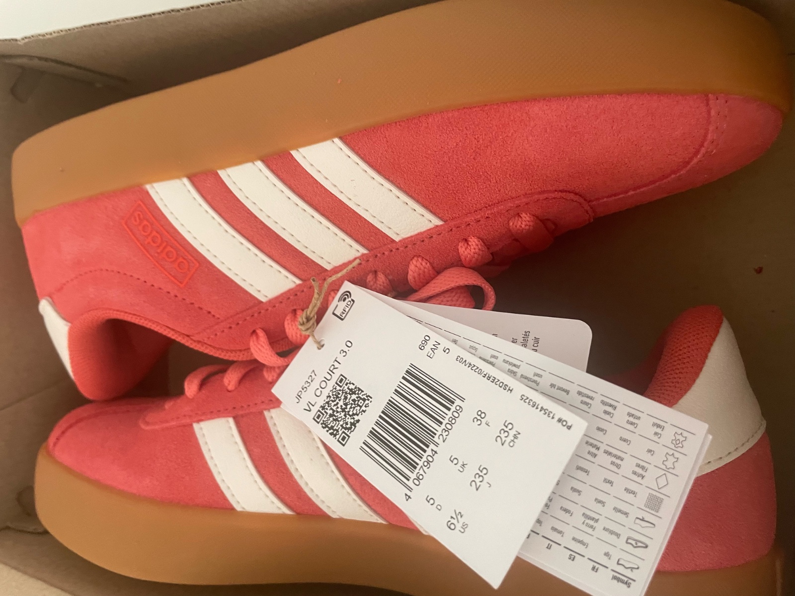 Baskets adidas neuf avec tickts dans son paquet