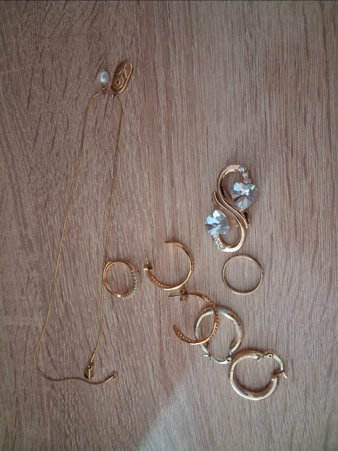Collier + 2 bagues + 2 boucles d'oreilles + broche
