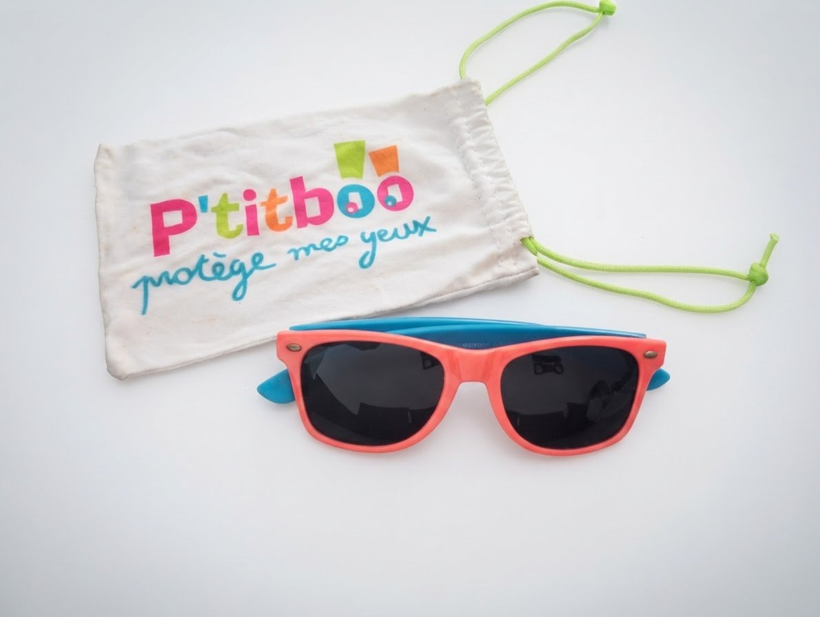 Lunettes de soleil pour enfant de la marque P'titboo, commercialisées par l'enseigne Kabi