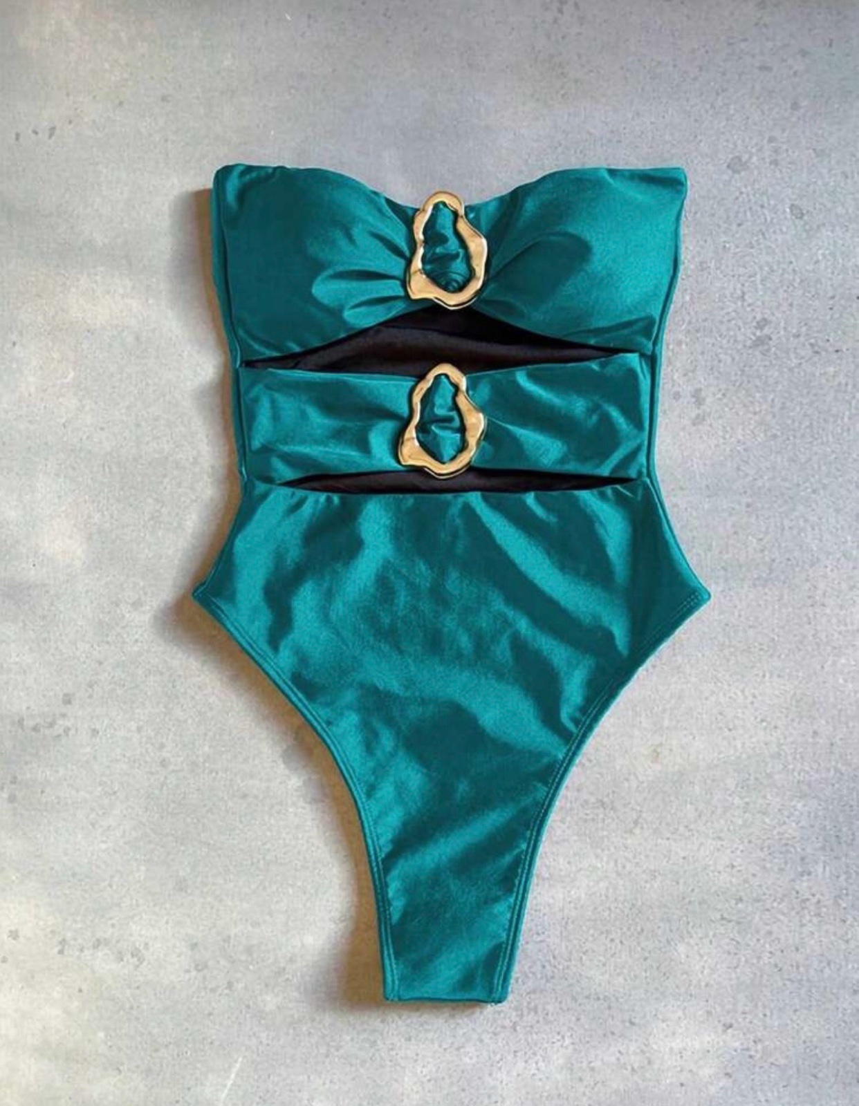 Nouvelle arrivée Printemps/Été Élégant Sexy Évidé Vert Maillot de bain une pièce à bretelles fines pour femmes, convient pour la plage