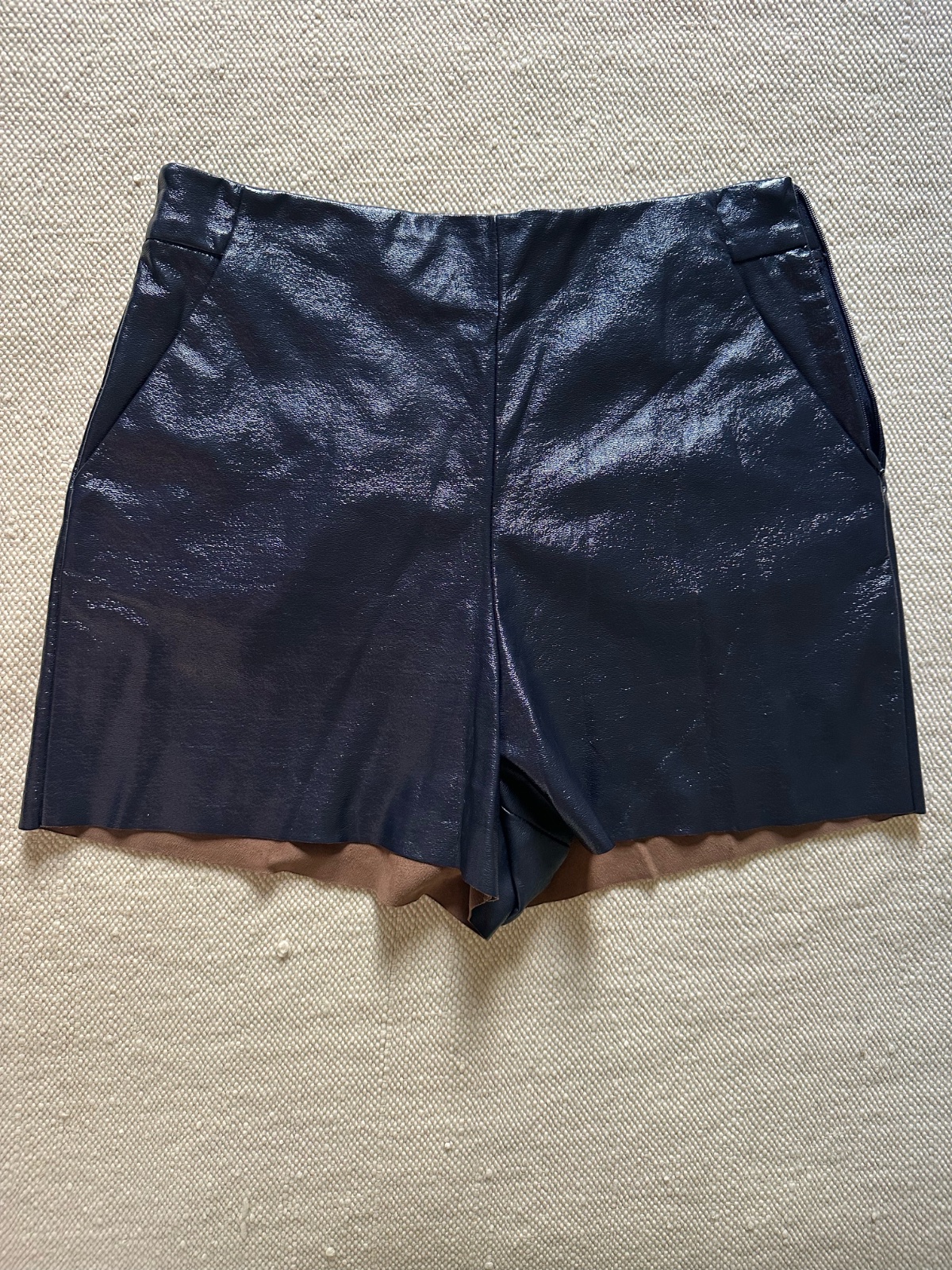 Short effet cuir bleu marine