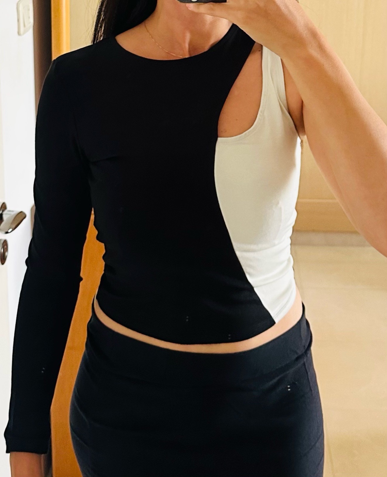 Top asymétrique noir et blanc