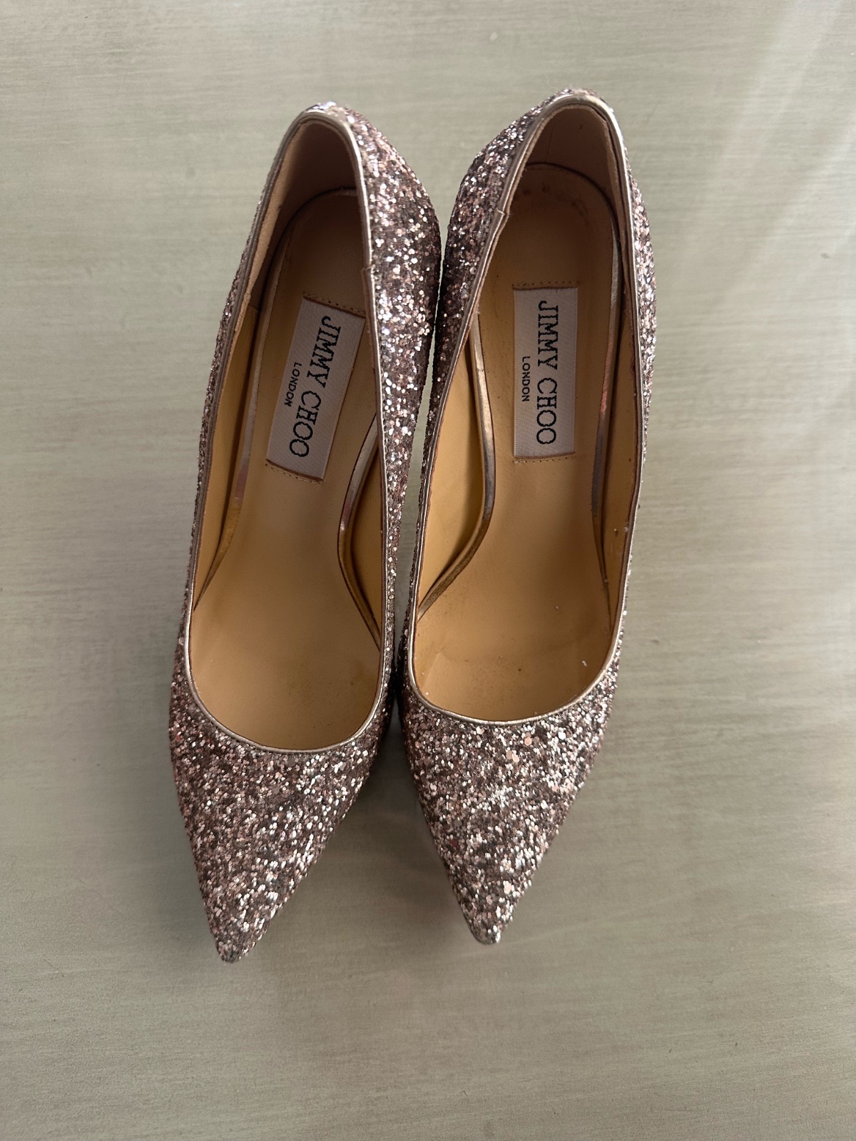 Escarpins Jimmy Choo à paillettes ✨ Pointure 38, coloris rose doré. 
