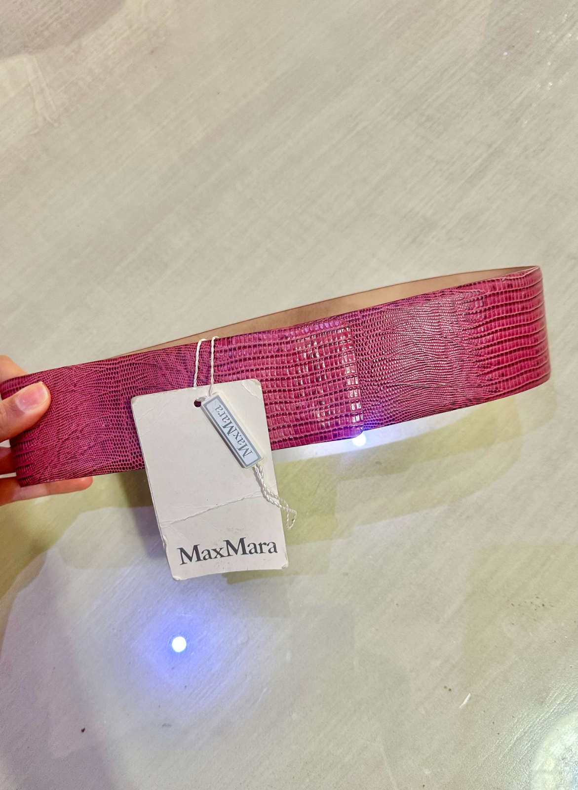 Ceinture de taille Max Mara neuve avec étiquette, en cuir de veau texturé effet reptile.
