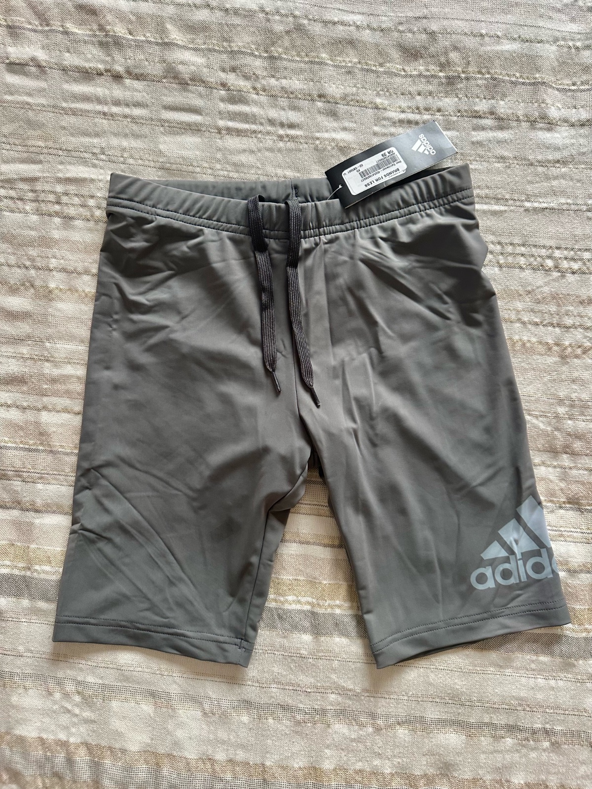 Short Adidas gris