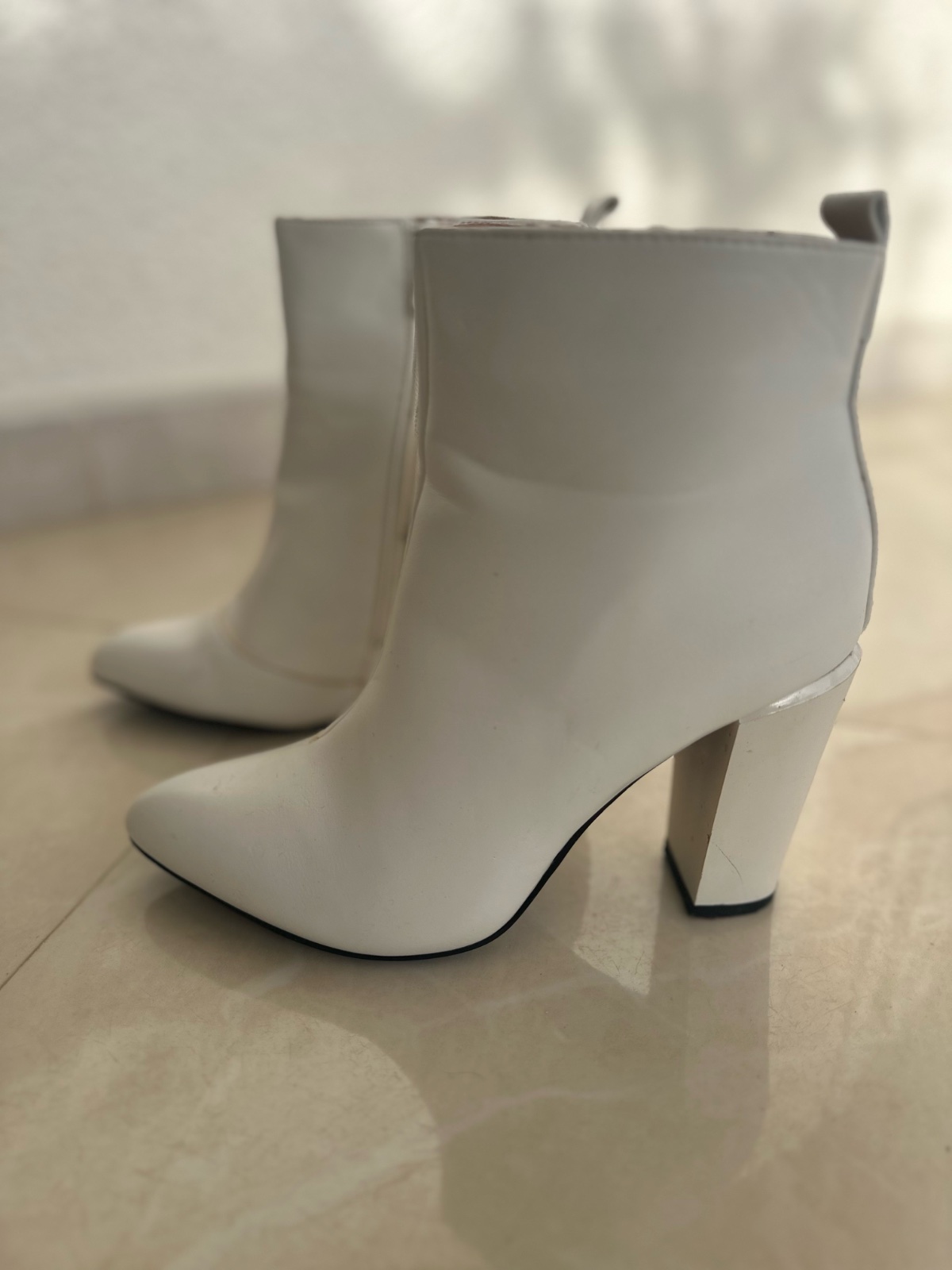 Bottines blanches à talon Pointure 38