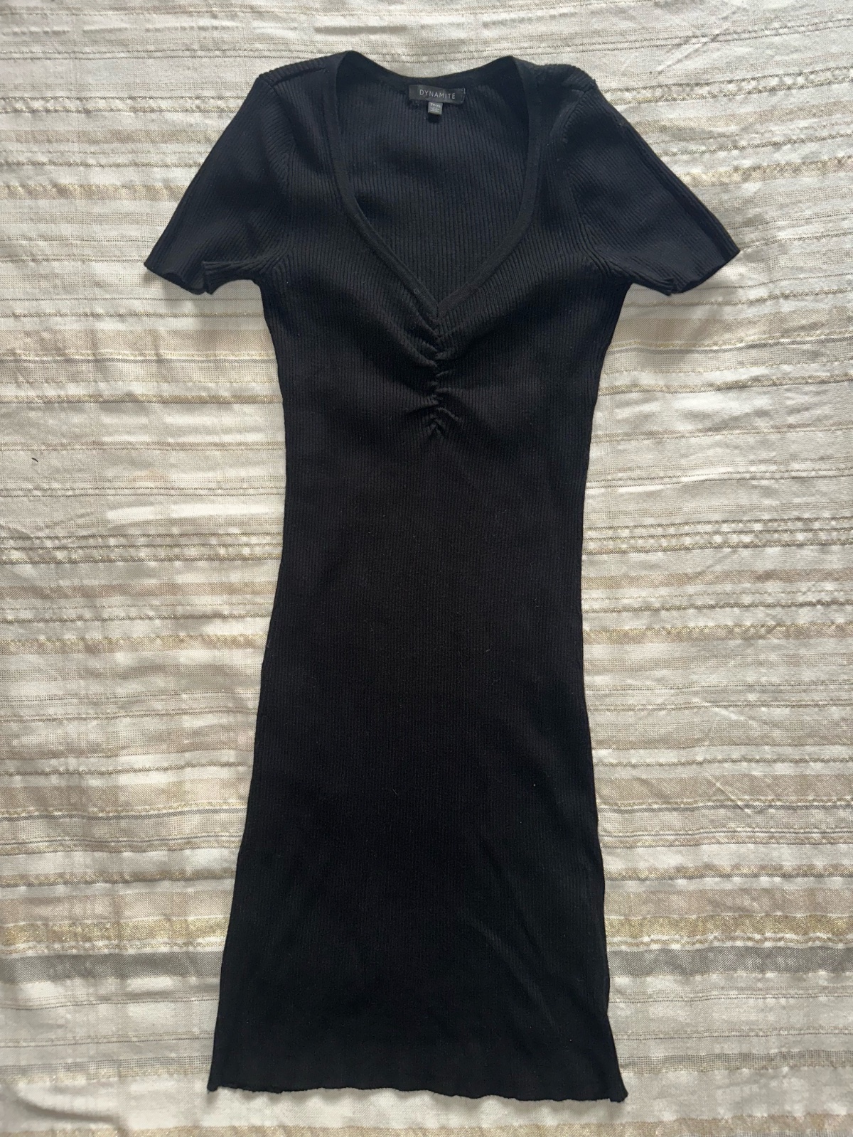 Robe noire côtelée (Dynamite)