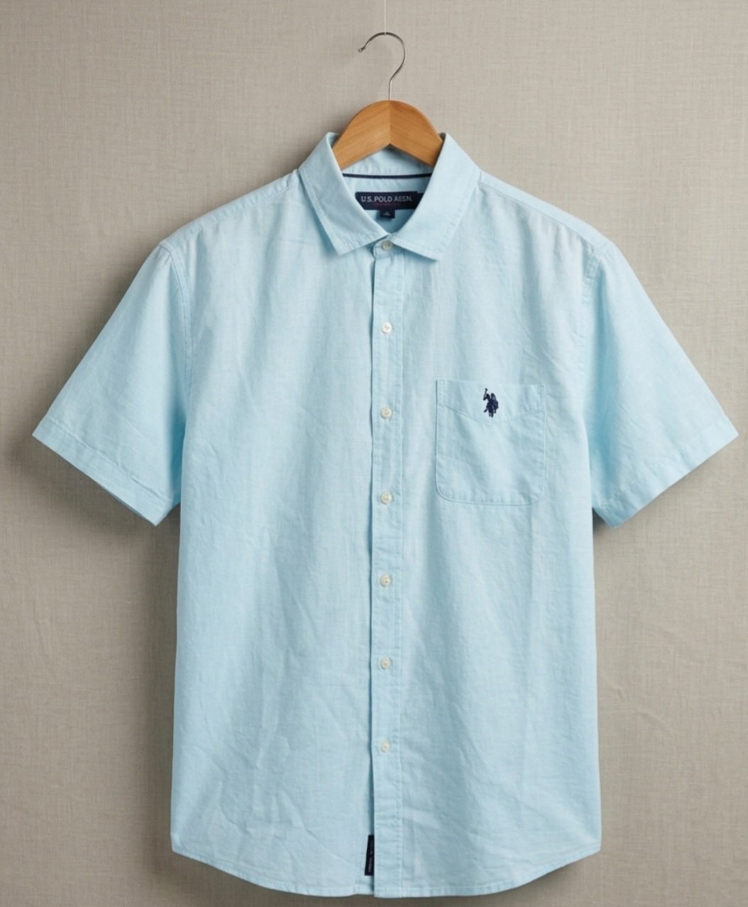 Chemise à Manches Courtes U.S.POLO ASSN - 100% Coton - Bleu clair (un très bon coleur estivale) Taille  L - Éxellent État 