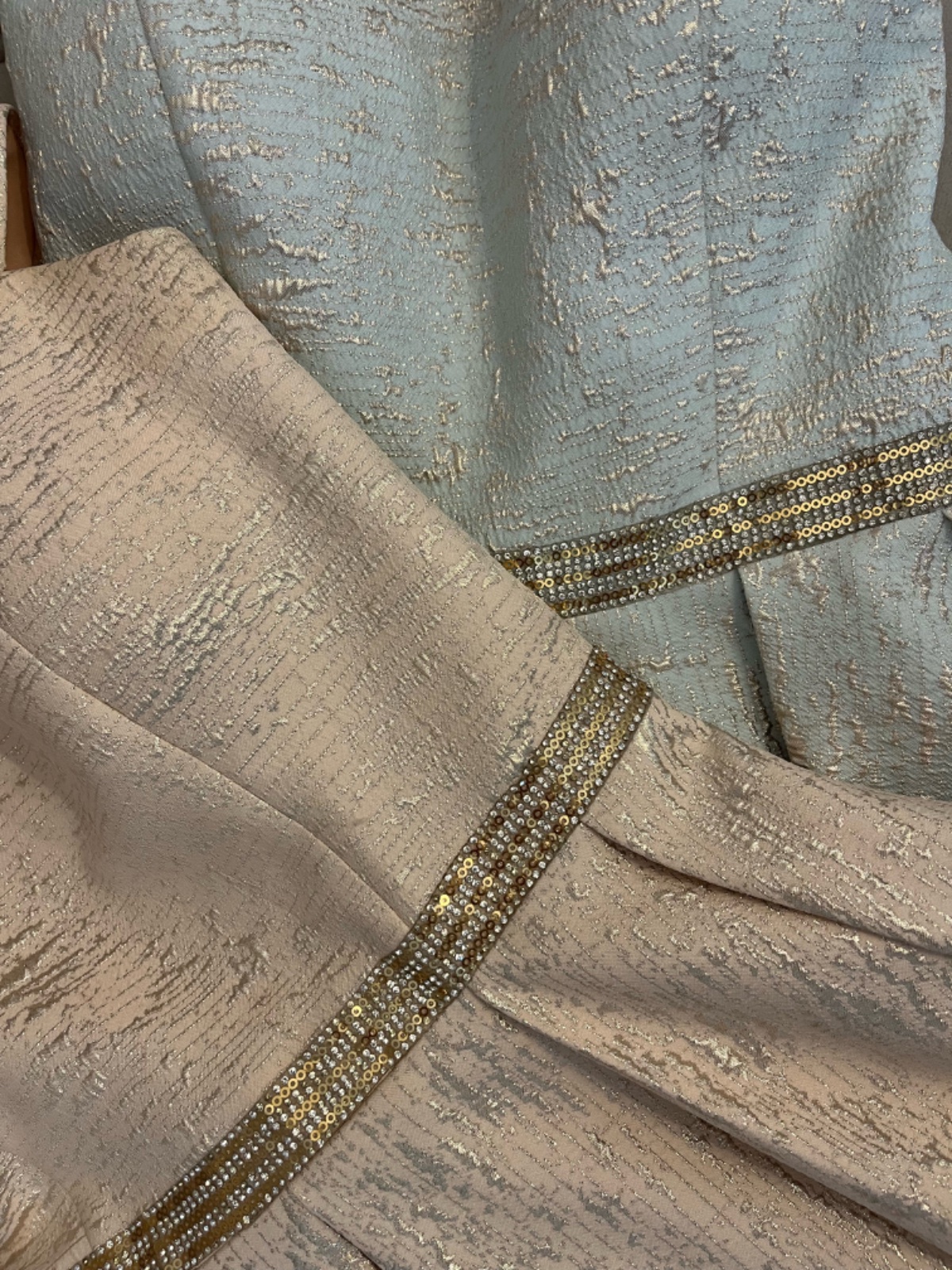 Deux robes de soirée pour deux jeunes filles, taille XS