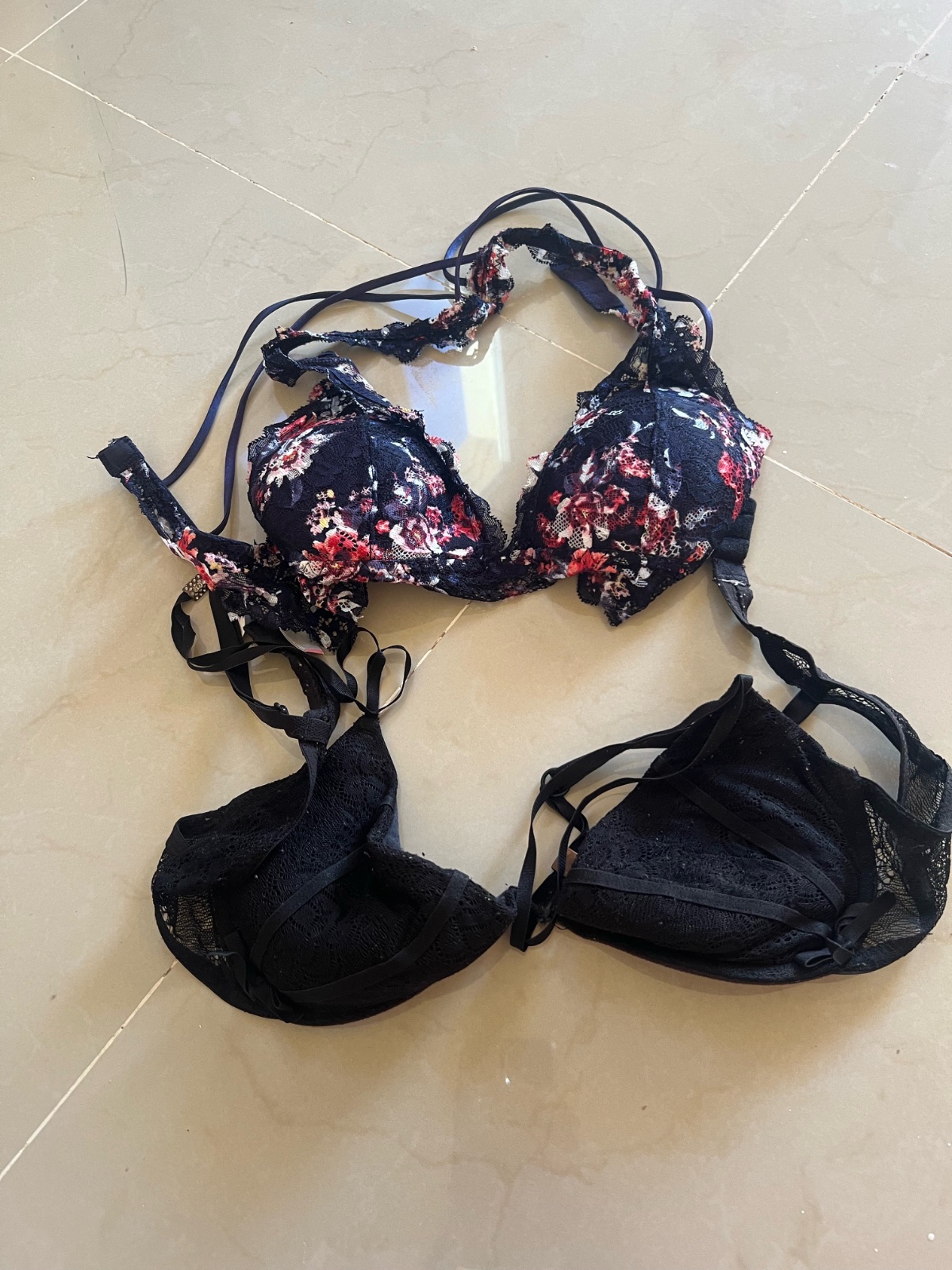 Deux soutien taille s