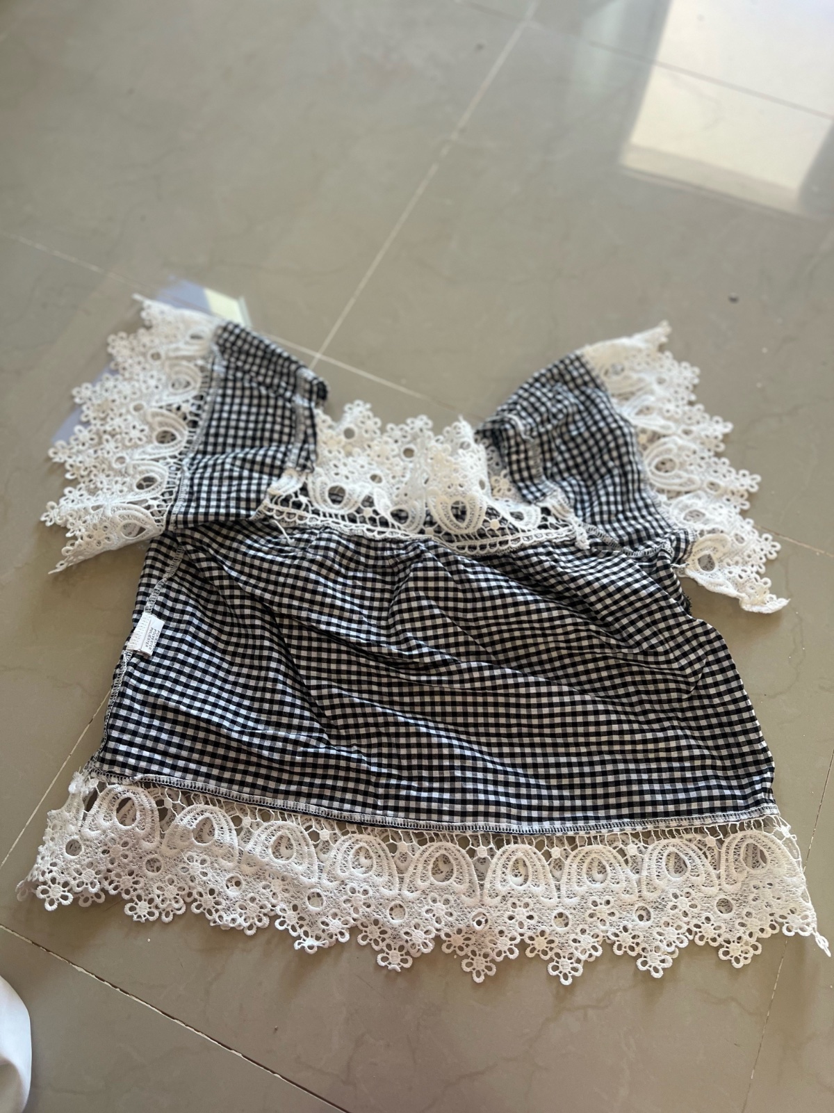 Lot chemise pull&bear et t shirt en dentelle 