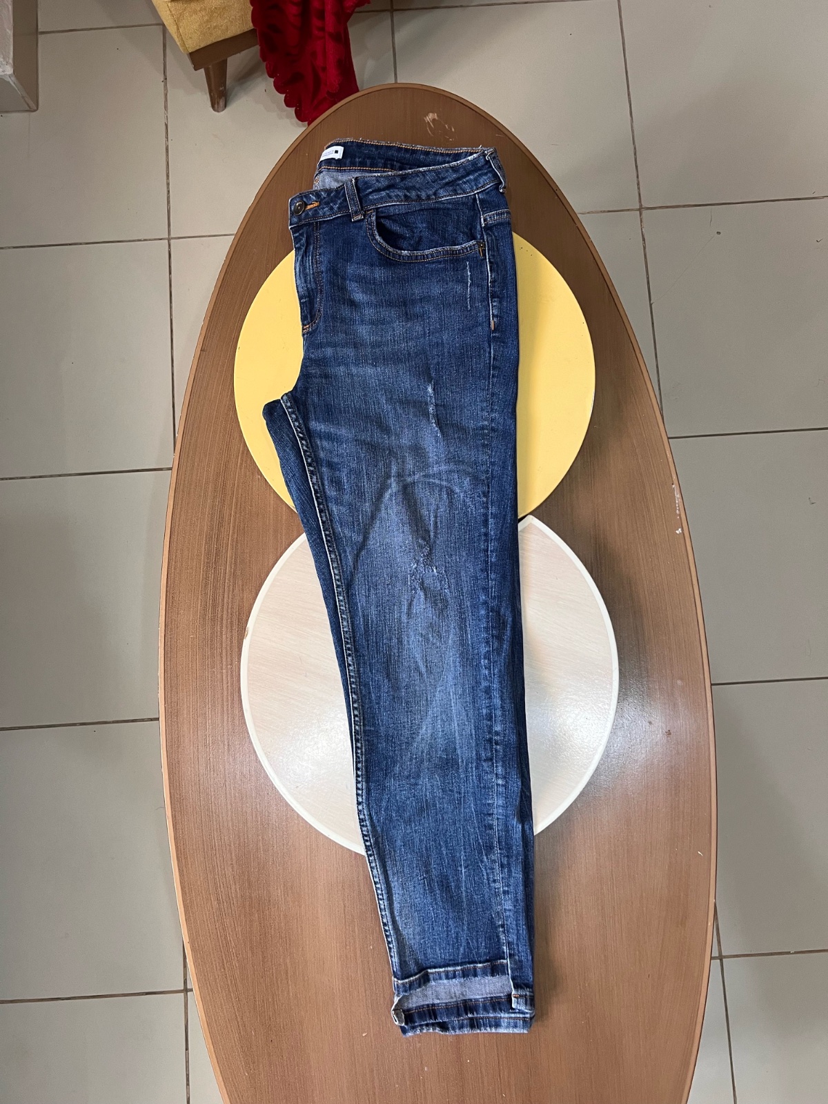 Tres beau jean zara pour femme 