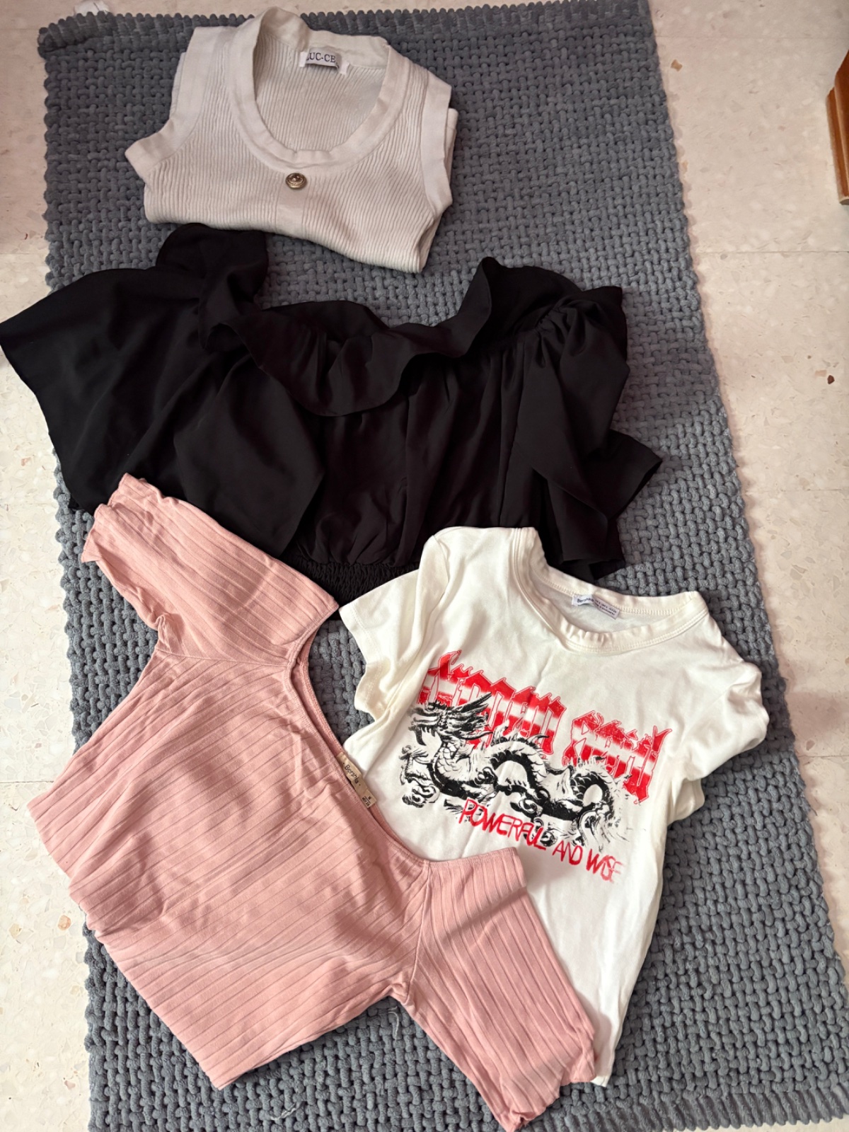 Des crop tops de marque (vide dressing) ❤️‍🔥❤️‍🔥❤️‍🔥