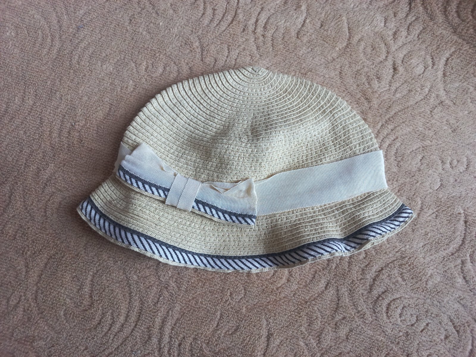 Chapeau Cloche en Paille d'Été