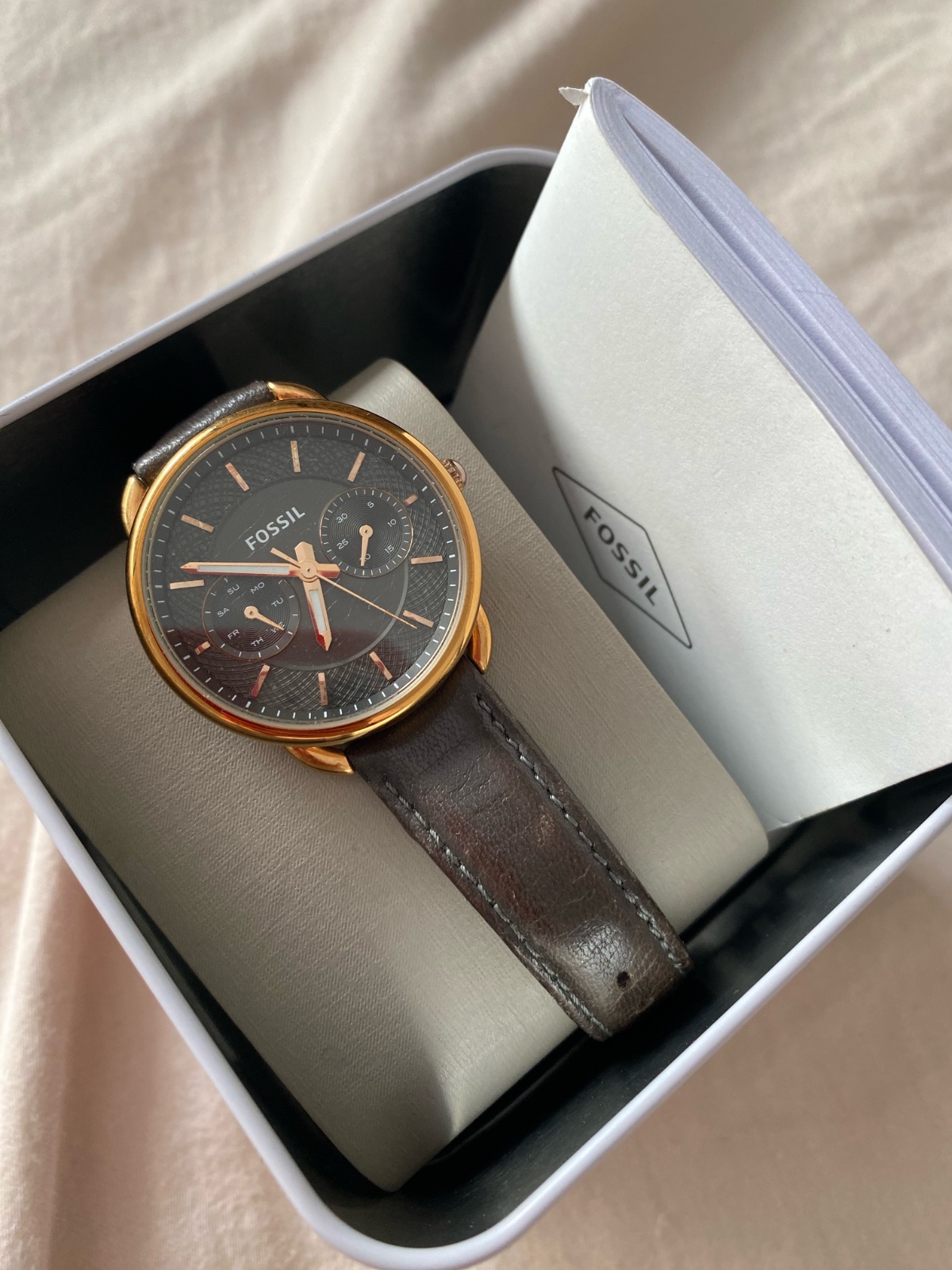 Montre fossil gris
