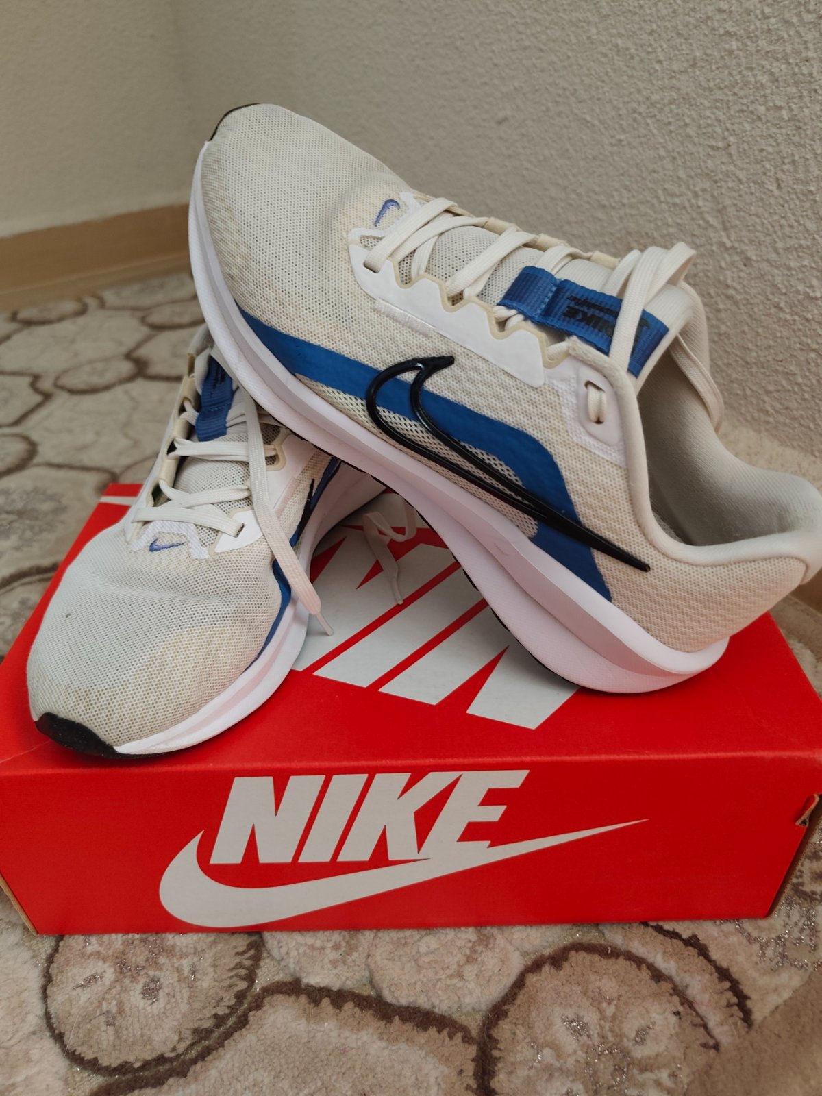 Espadrilles Nike Downshifter 13 pointure 41 en coloris blanc et bleu étoilé