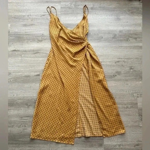 Robe midi jaune moutarde Urban Outfitters Taille S seulement