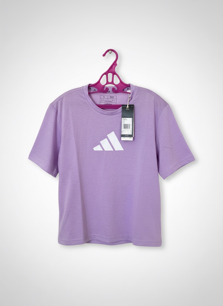 T-shirt Adidas neuf avec étiquette - Taille S