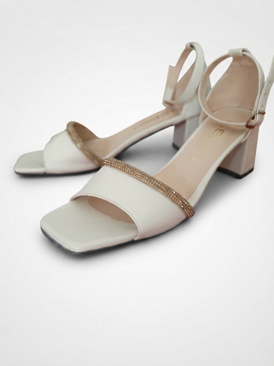 Sandales élégantes à talons bloc – Couleur Crème / Cassé – Pointure 40