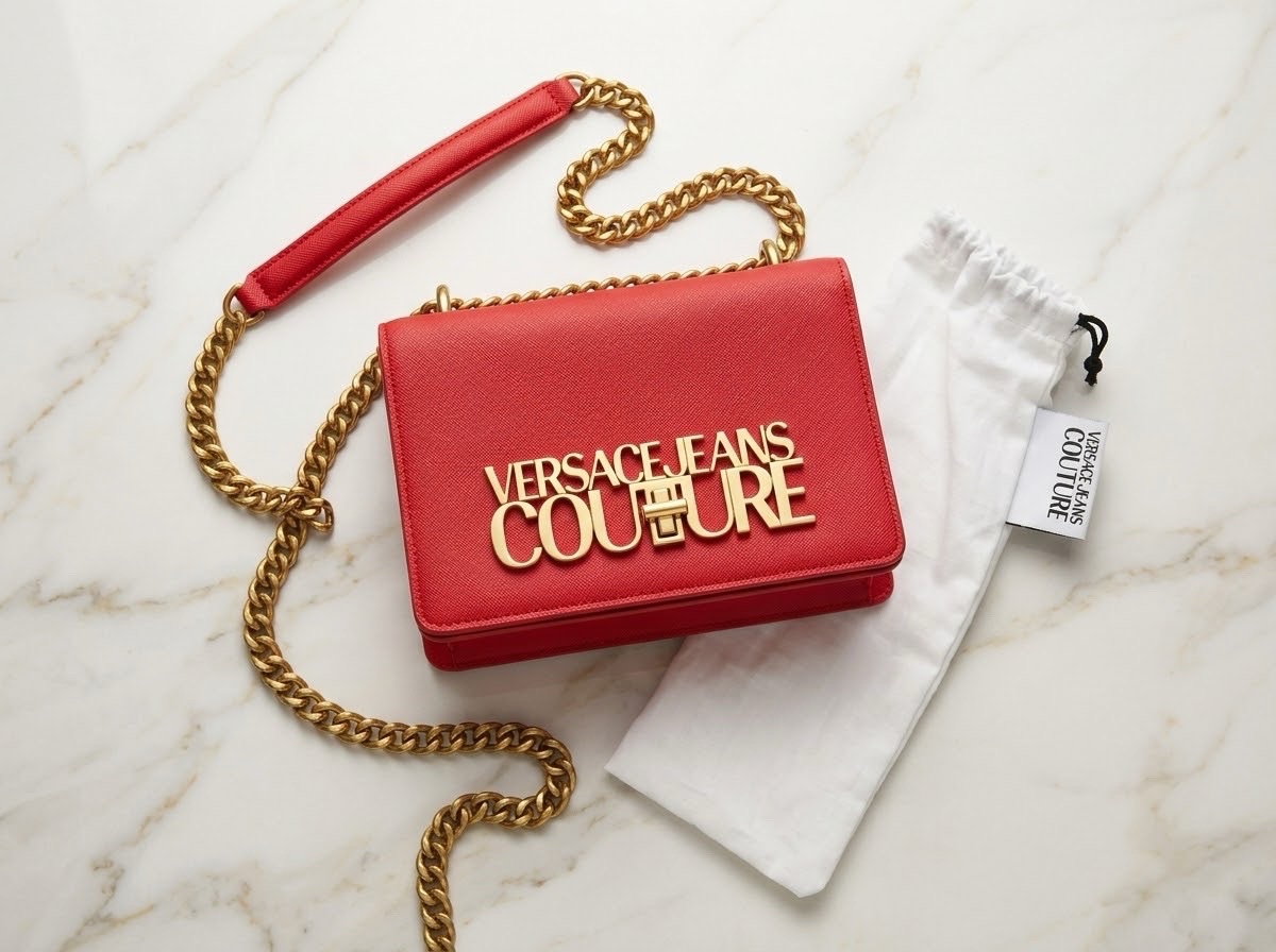 ✨ Sac à bandoulière VERSACE JEANS COUTURE — Rouge Écarlate & Doré ✨