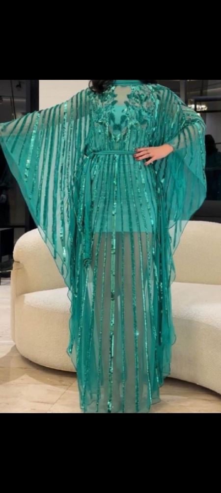 Poncho fabuleux de chez ambre by Alia Megdiche