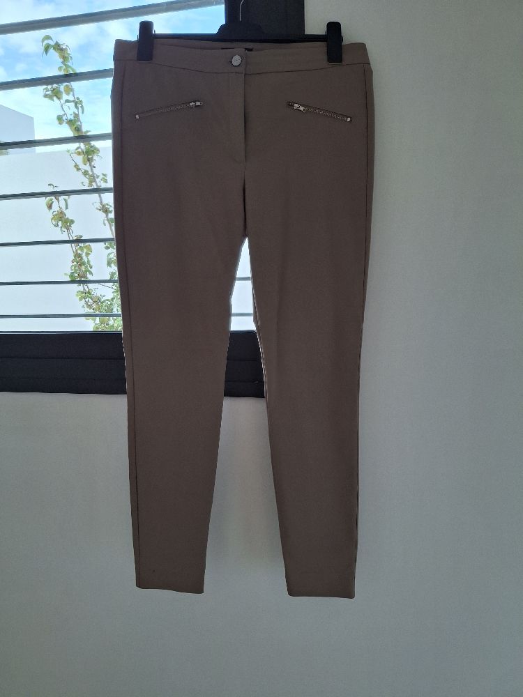 Pantalon mango grège  taille 42( je fais 42, il sera parfait pour taille 40), porté une seule fois