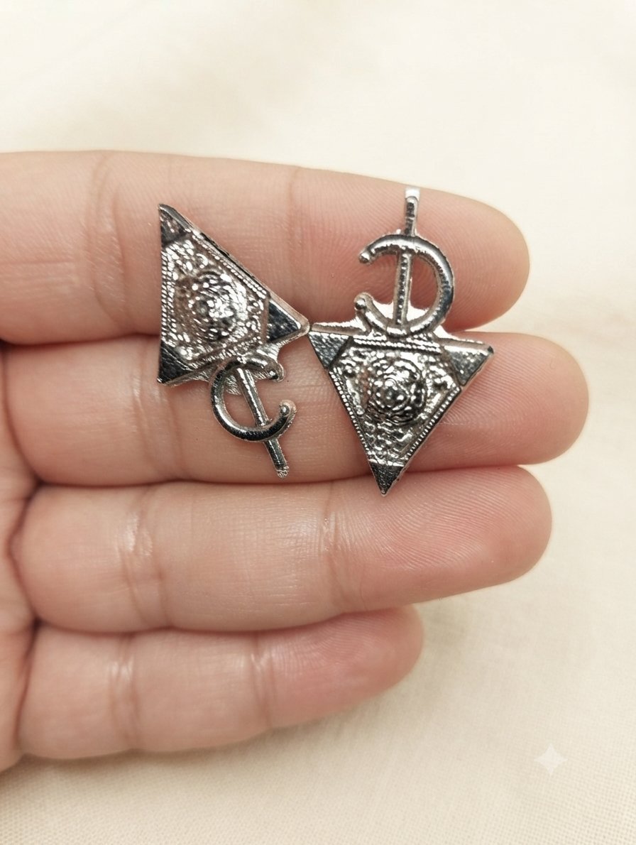 Lot de deux boucles d'oreilles en argent marque joyeux de la madina