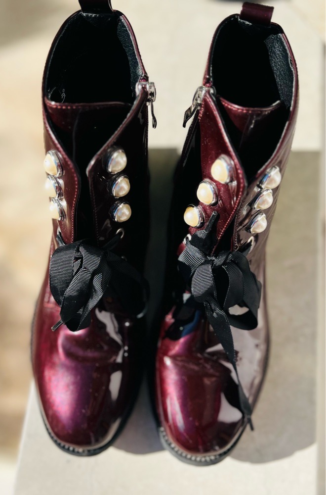 Bottines bordeaux vernies avec perles (importées de Turquie)