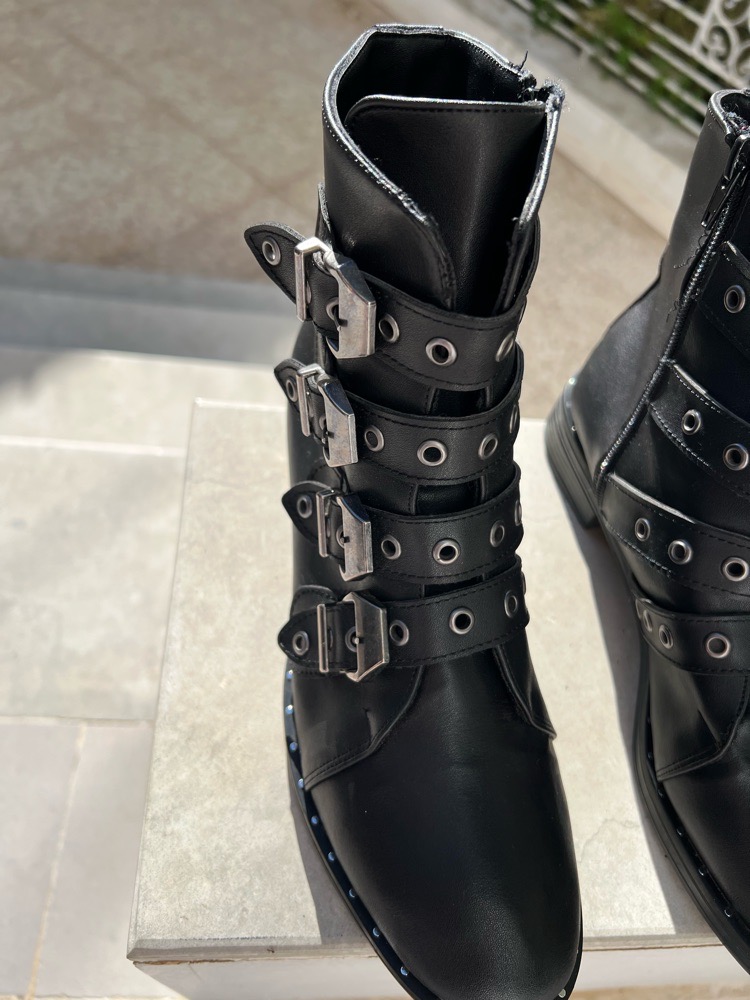 Bottines noires à boucles (importées de Turquie)