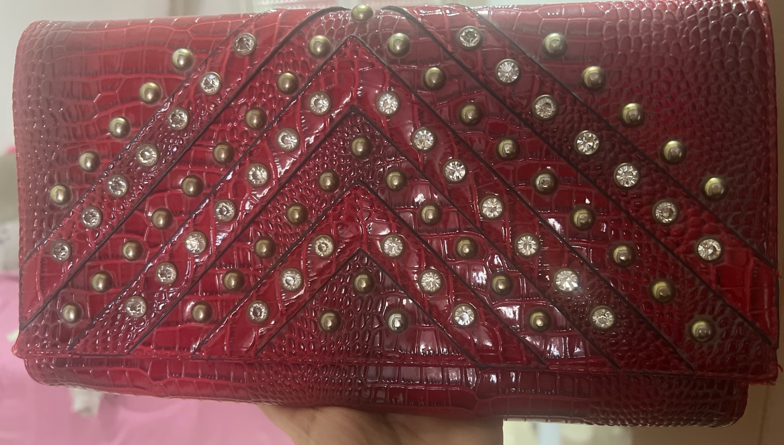 Superbe pochette rouge (strass)
