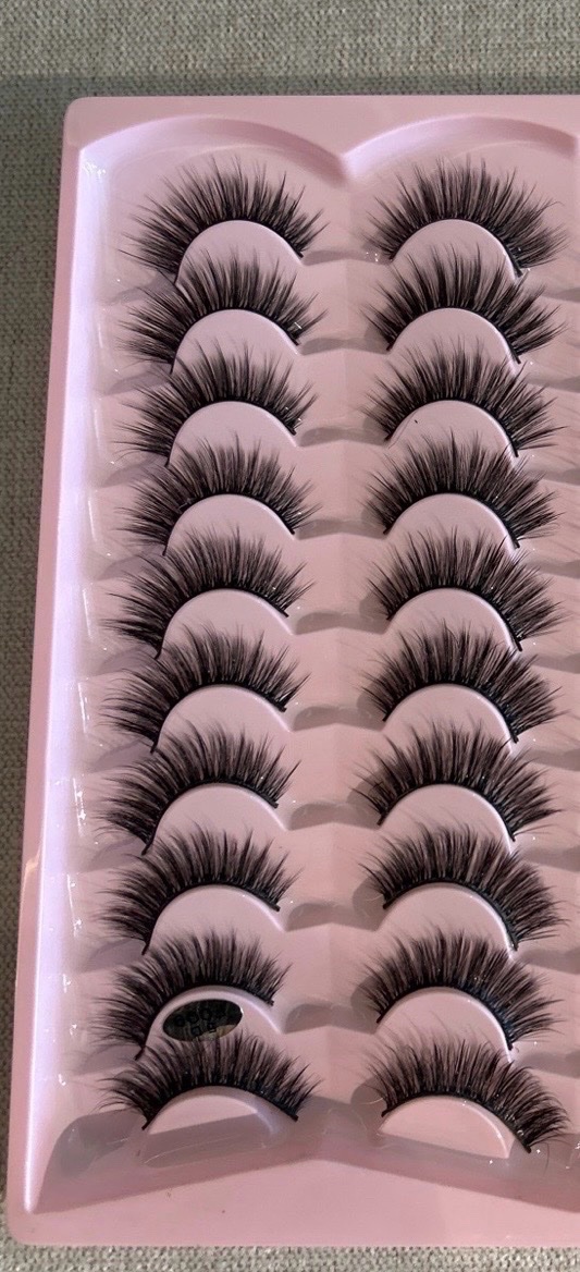 10 paires de faux cils jamais utlisé 