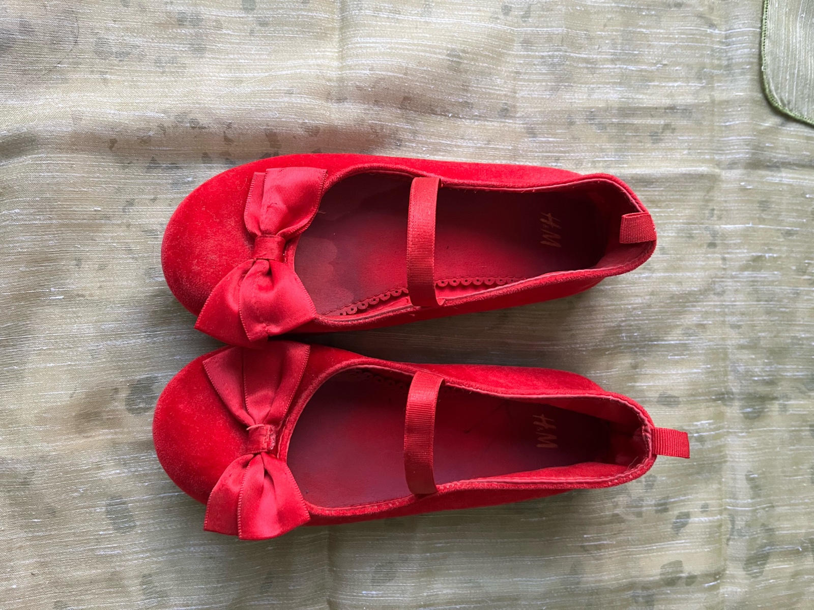  H&M girls' velvet ballet flats