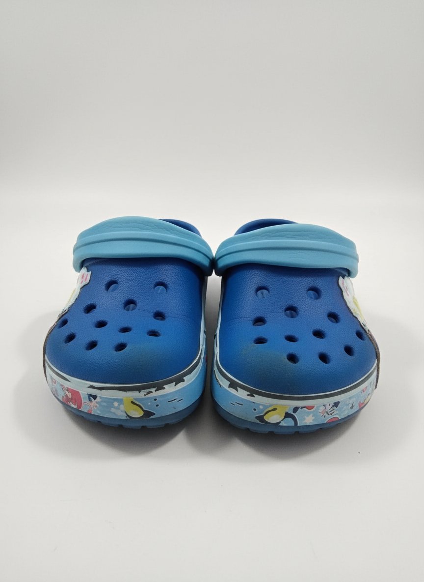 Crocs pour un petit garçon 