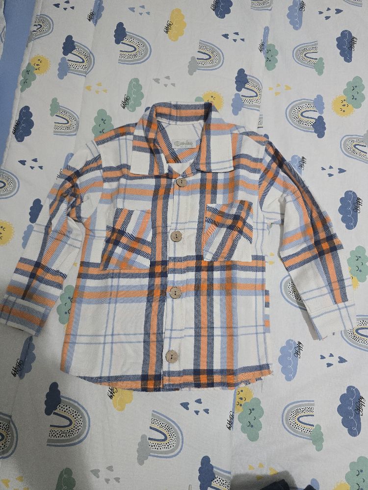 Chemise en flanelle pour un petit garçon 
