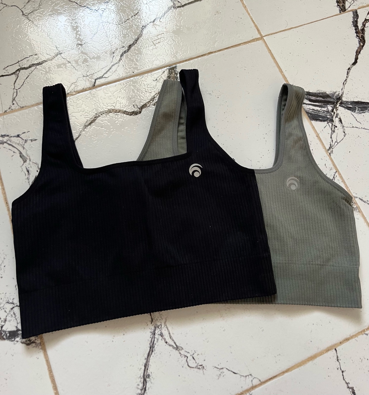 2 brassiéres