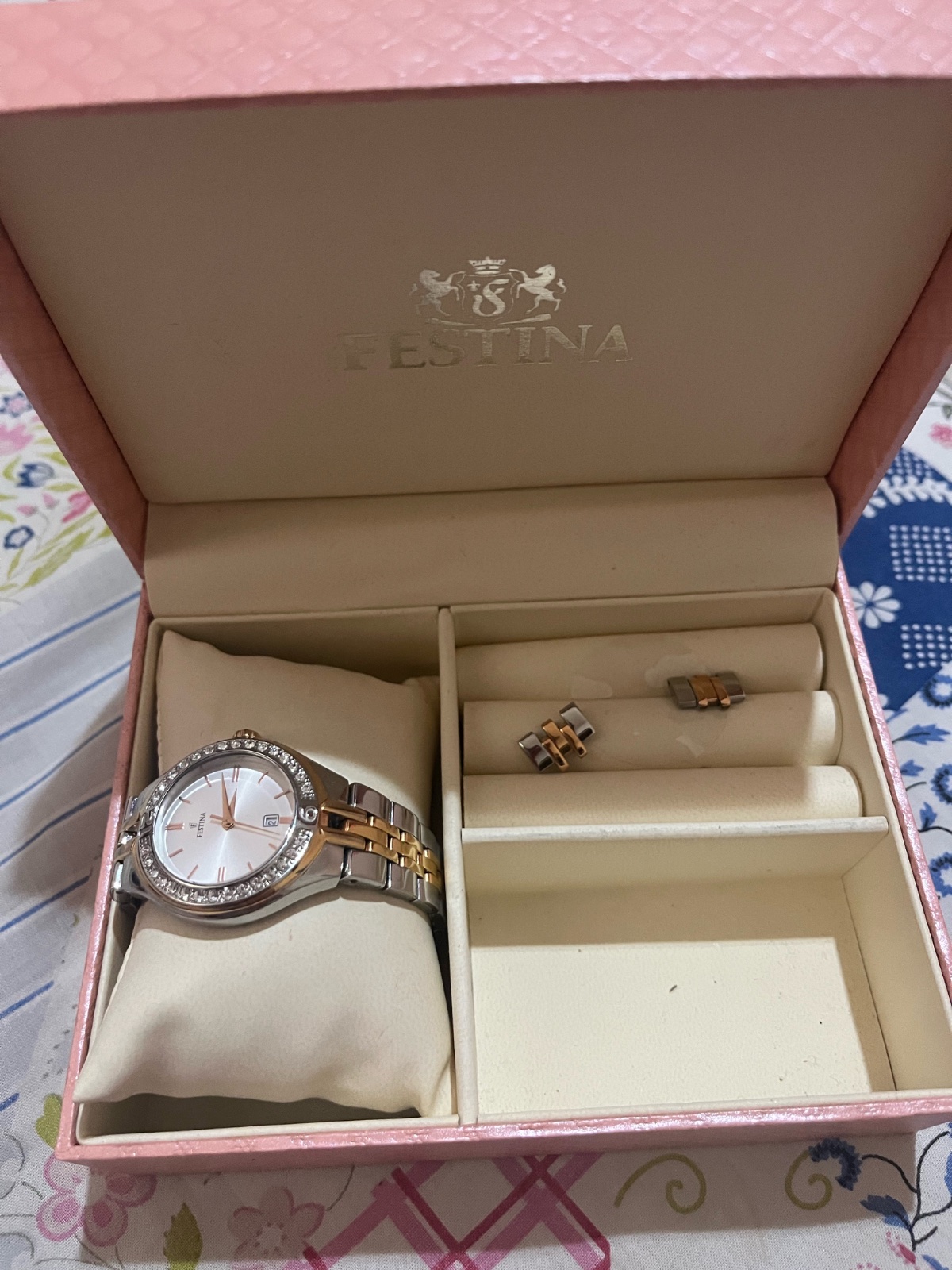 Montre festina avec garantie 