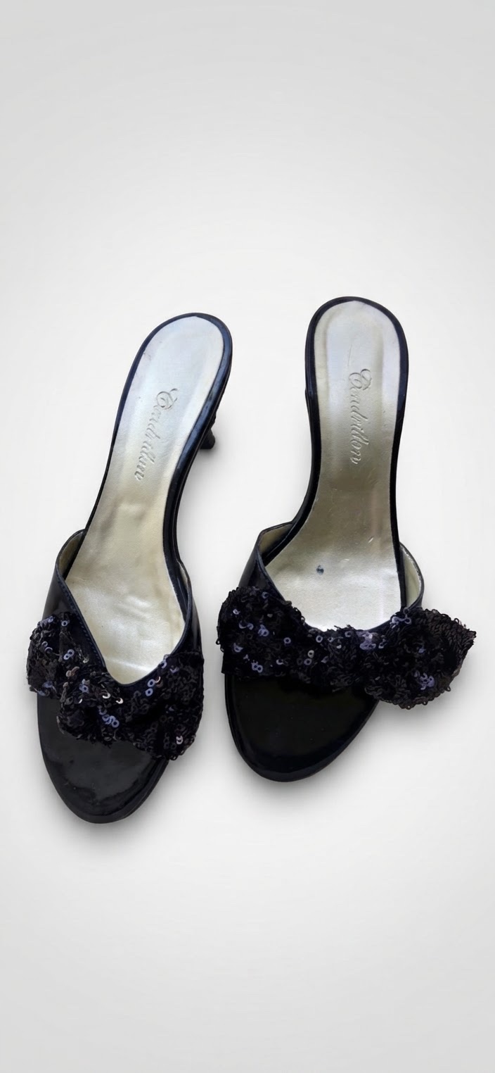 Chaussures Cendrillon pointure 37 cuir verni presque neuves. 