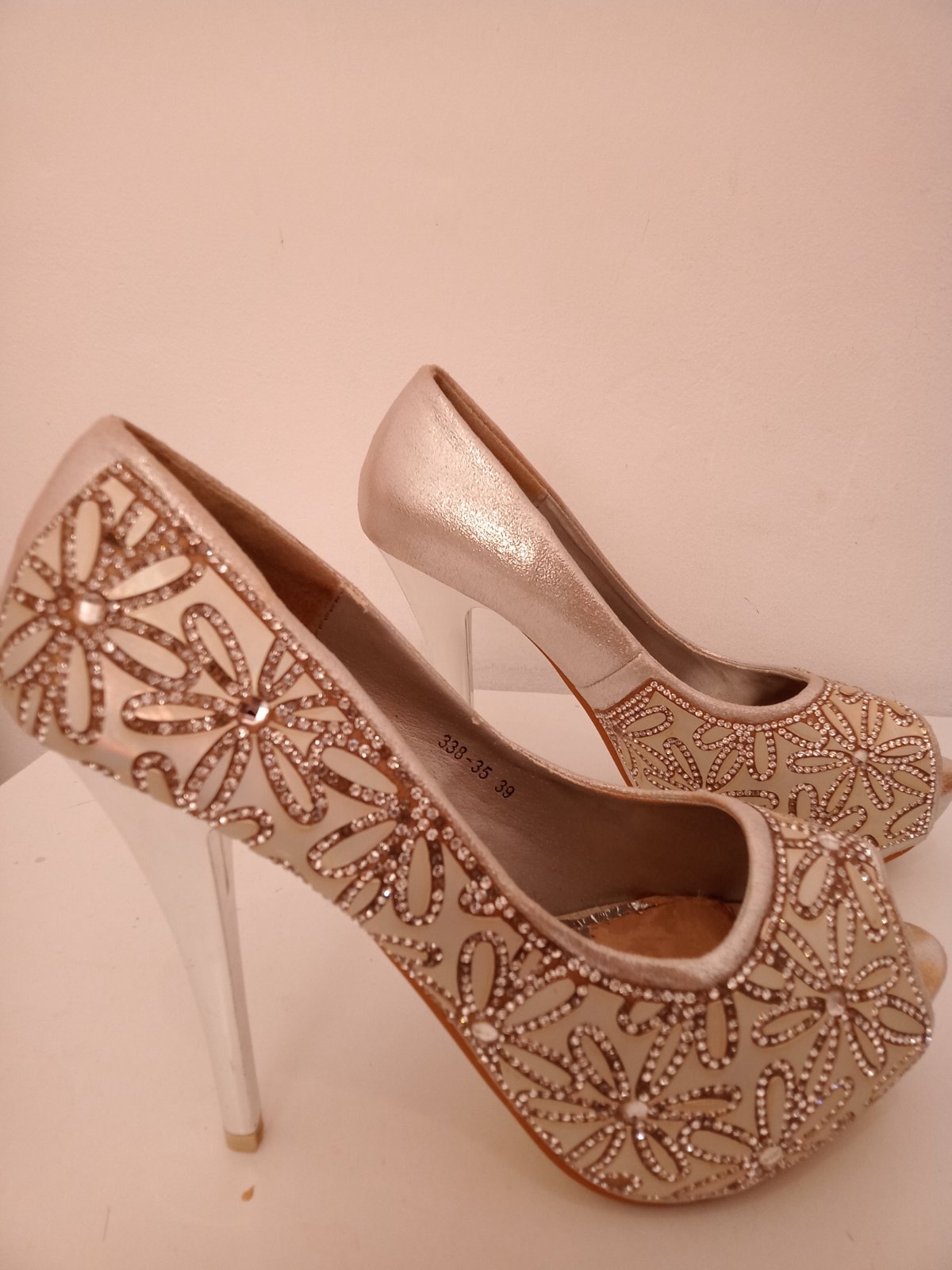 Un Tallon soiré argent taille 39