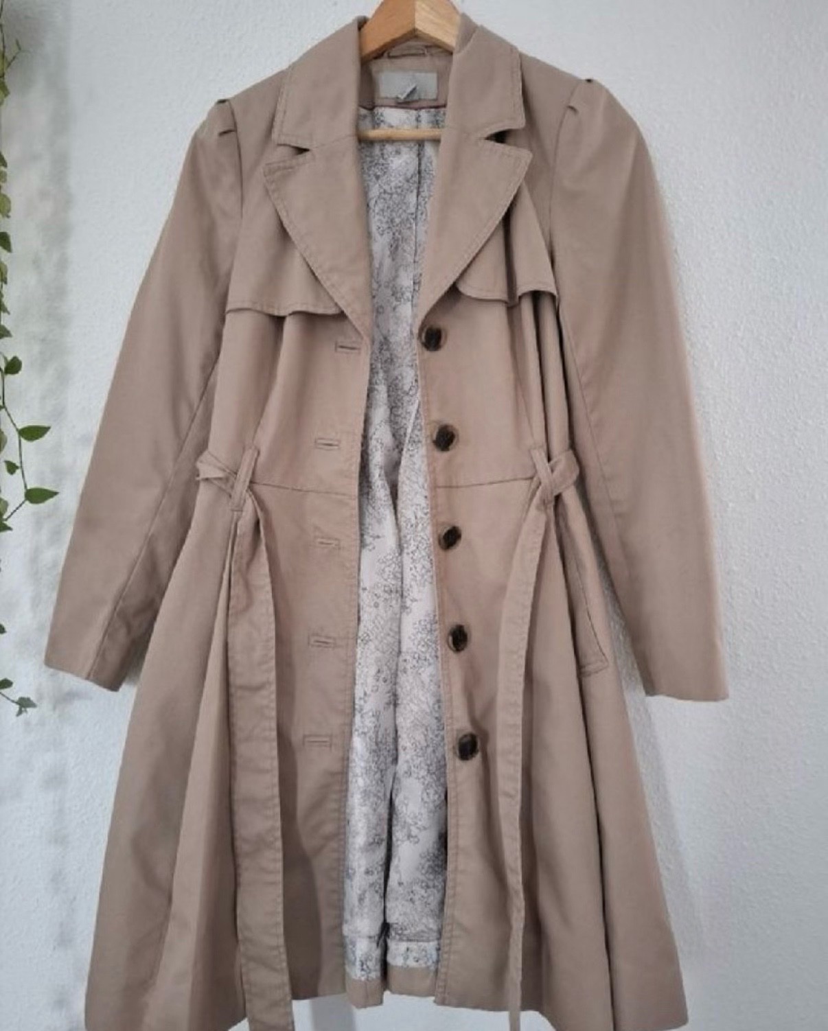Trench-coat