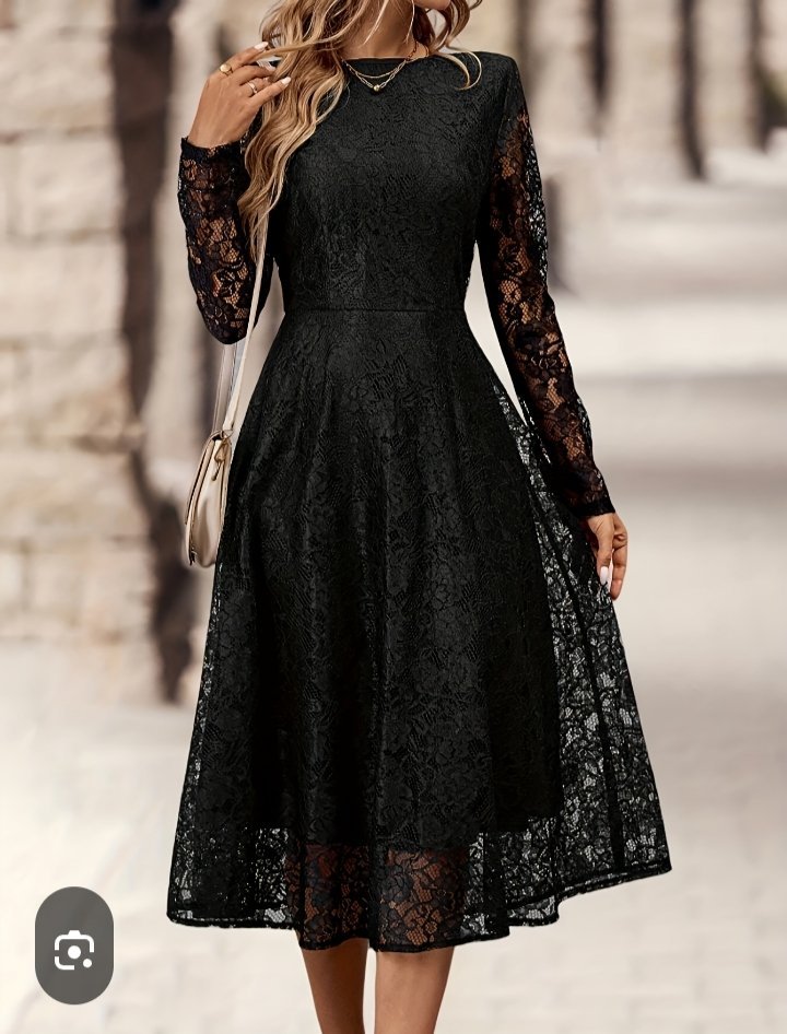 Robe noir simple dentelle  très élégante 