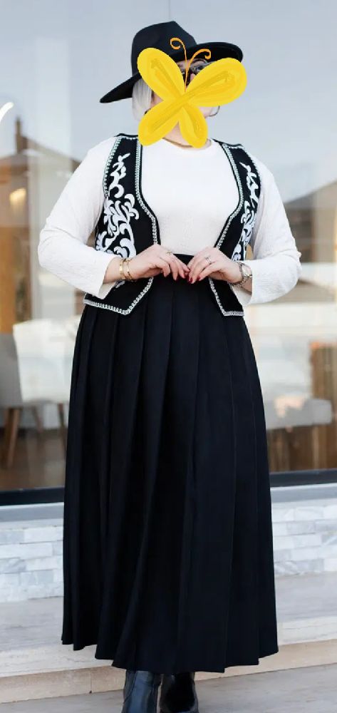 Ensemble en faux daim jupe + jaquette brodé 