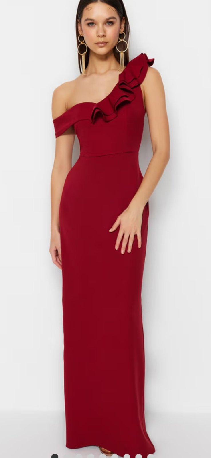 Très belle robe longue soirée parfaitement Authentique marque TRENDYOL longueur 156cm