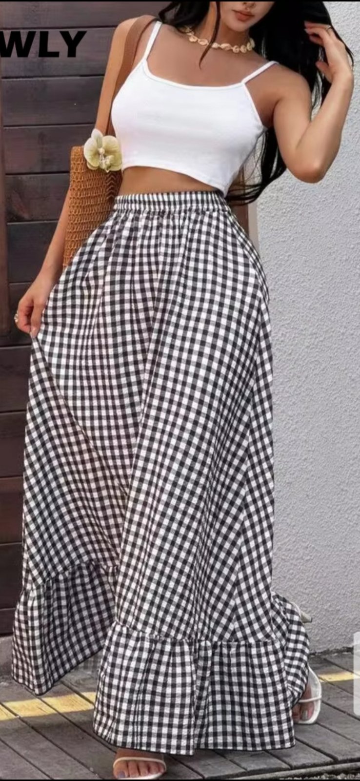 Magnifique jupe longue à carreaux vichy noir et blanc présent un taille élastique confortable et un élégant volant contraste à l'ourlet marque SHEIN Teen parfaitement Authentique longueur 88cm convient 36/38/40