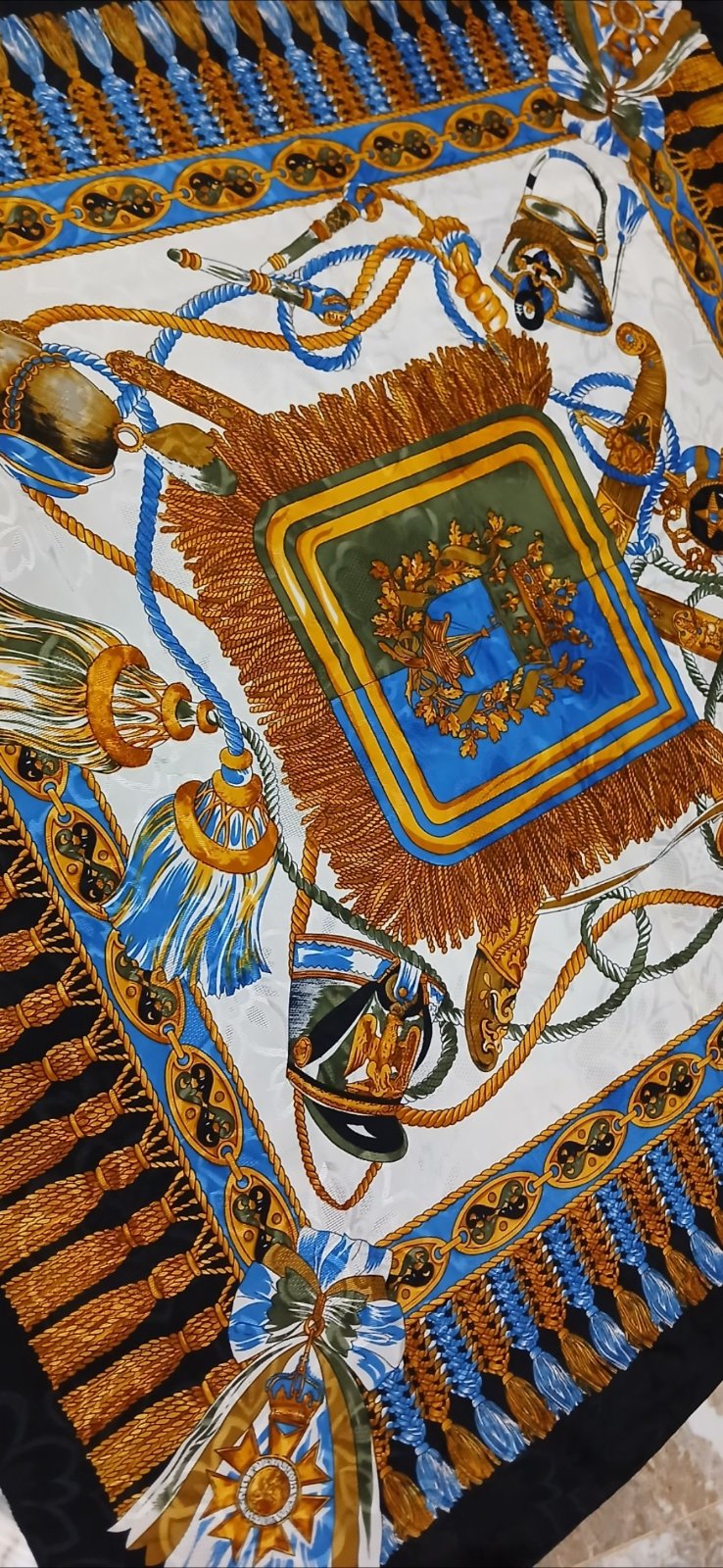  Pièces très rare 💣❤️Agréable foulard carré soie vintage façonné  jacquard _style Équestre  très jolie pièces textiles de haut gamme longueur 89×89cm ❤️‍🔥❤️‍🔥