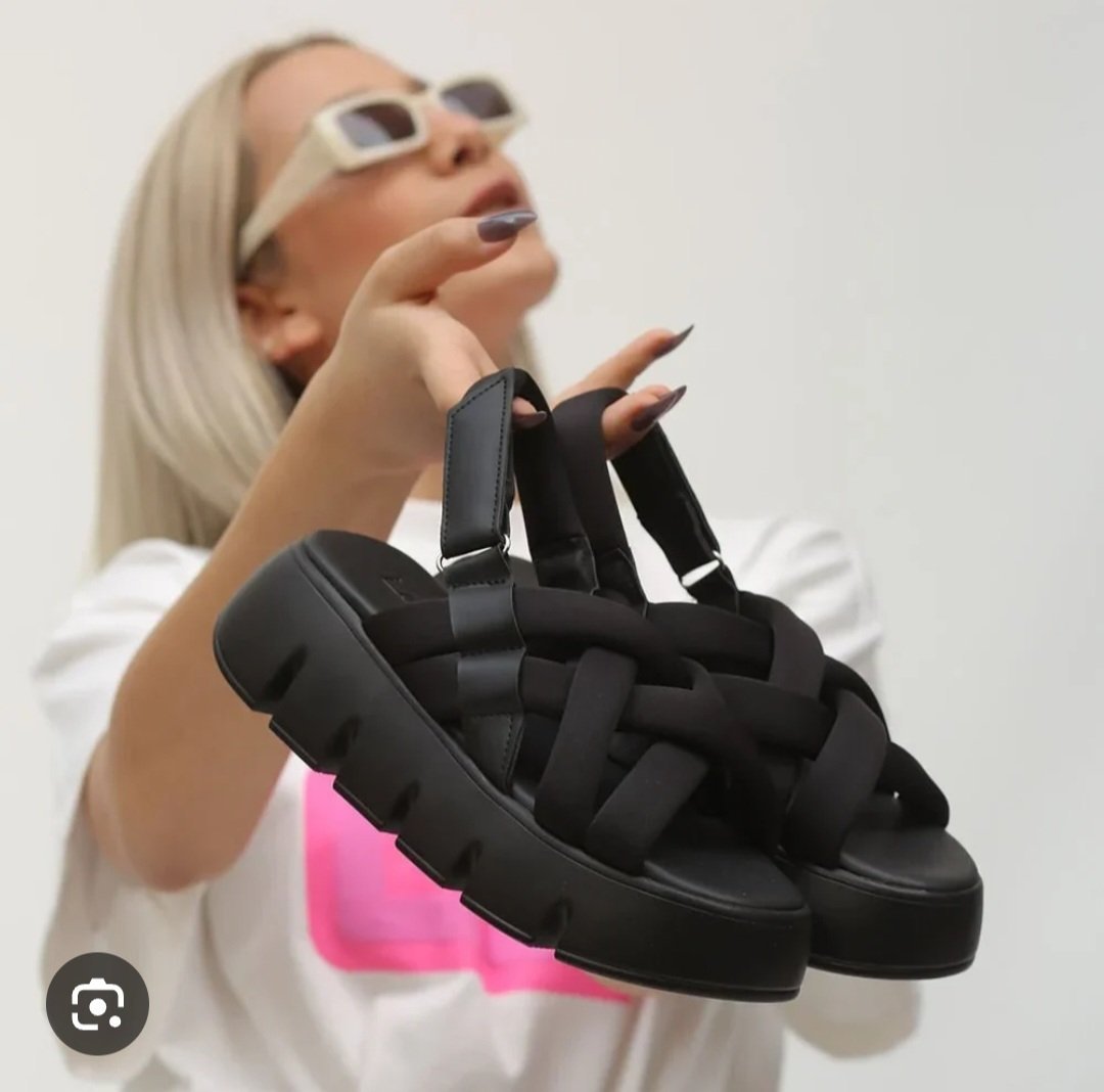 Sandales  porté une seule fois convient 38/39