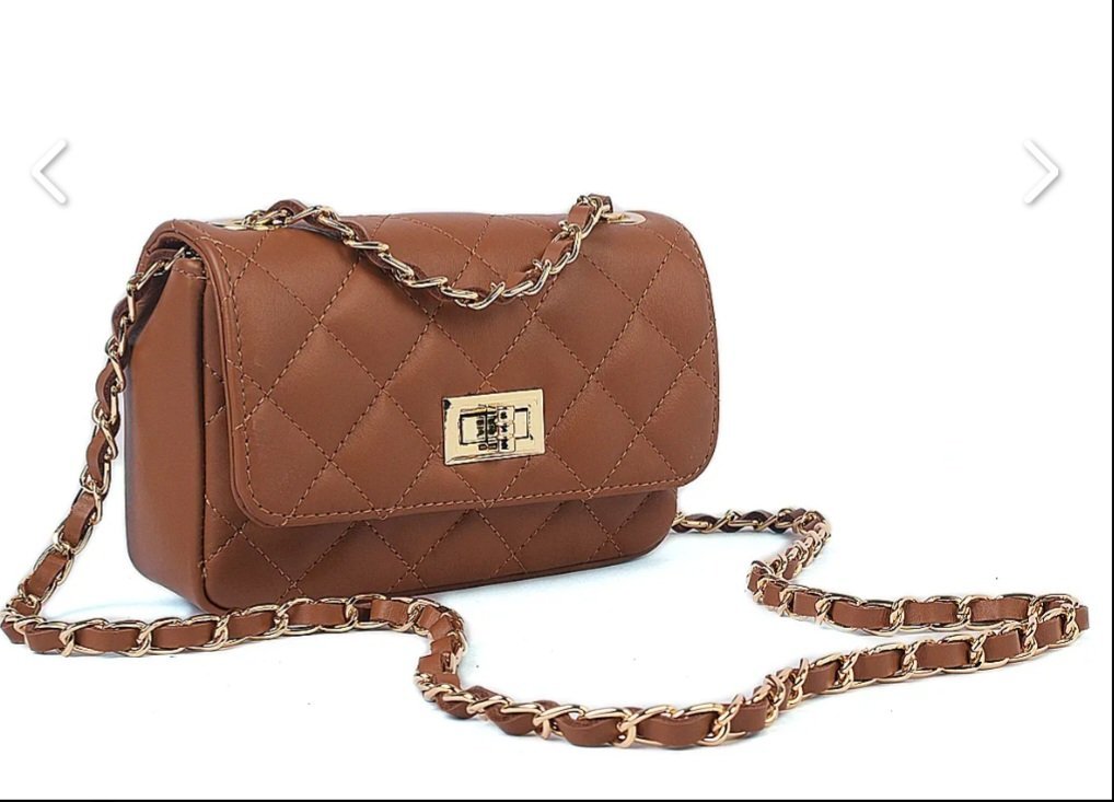 Magnifique sac à bandoulière en PVC matelassé très Bon état comme neuf 