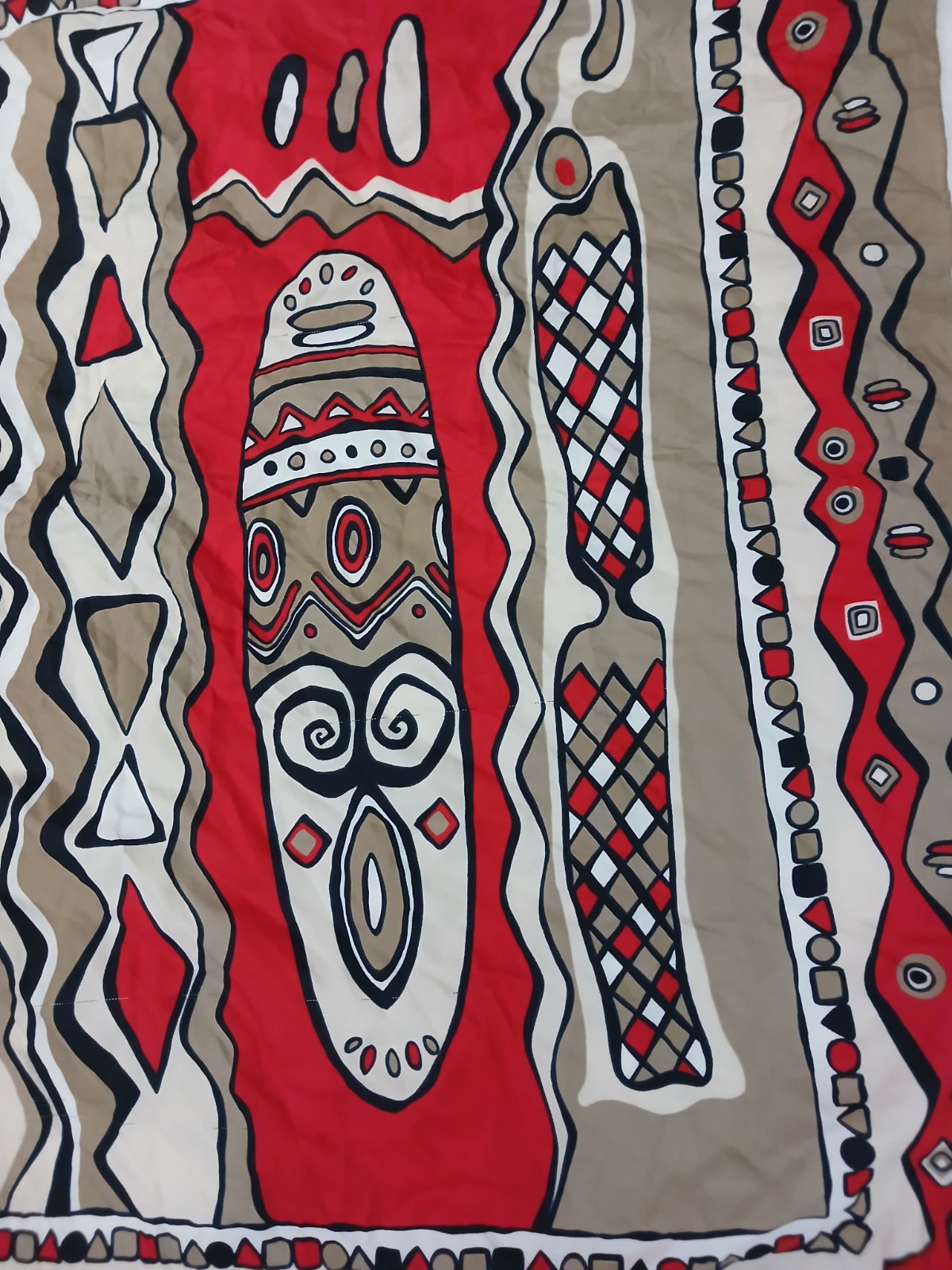 Une foulard Authentique pour une pièce vintage des années 1970. 88cm