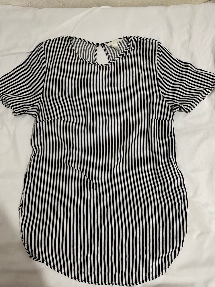 T-shirt rayée blanc et noire