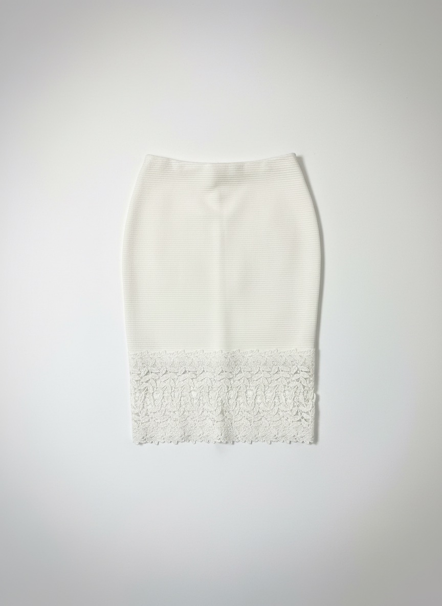 Chic white dentelle